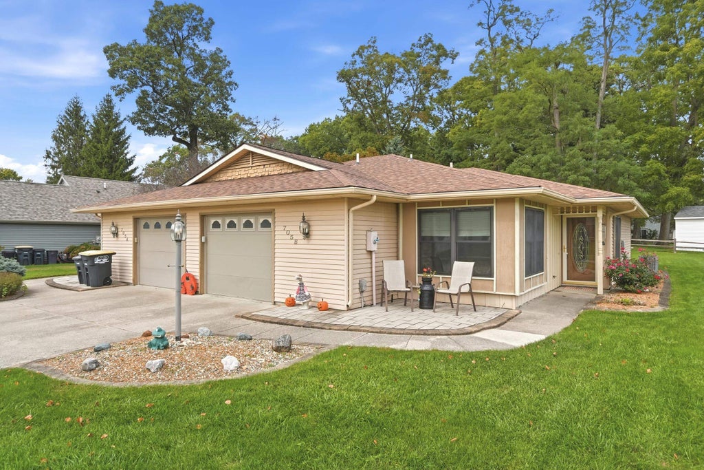 Photo of 705 B Arcadia Court, Kendallville, IN 46755 (MLS # 202642255)
