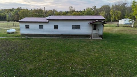 Photo of 6976 W Georgetown Road, Logansport, IN 46947 (MLS # 202541232)