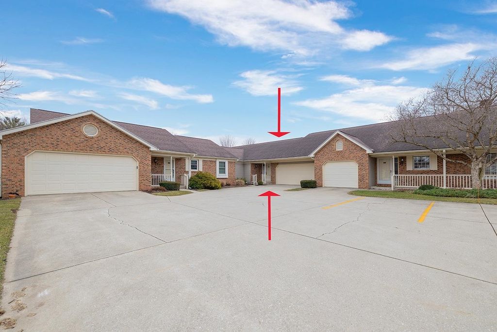 Photo of 1408-2 Kentfield Way, Goshen, IN 46526 (MLS # 202607685)