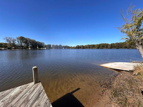 Photo of 9304 N Oak Shore Drive, Rome City, IN 46784 (MLS # 202541023)