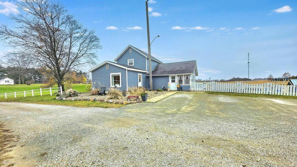 Photo of 7586 Lincoln Highway, Plymouth, IN 46563 (MLS # 202547521)