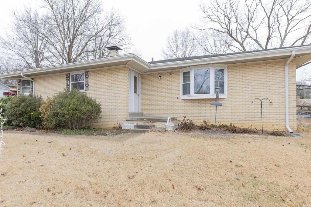 Photo of 1314 Reiter Drive, Evansville, IN 47712 (MLS # 202548854)