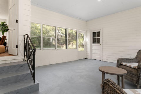 Tiny photo for 118 Myrtle Street, South Bend, IN 46637 (MLS # 202641606)