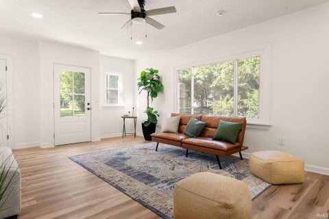 Tiny photo for 118 Myrtle Street, South Bend, IN 46637 (MLS # 202641606)