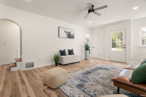 Tiny photo for 118 Myrtle Street, South Bend, IN 46637 (MLS # 202641606)