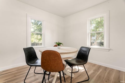 Tiny photo for 118 Myrtle Street, South Bend, IN 46637 (MLS # 202641606)