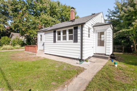 Tiny photo for 118 Myrtle Street, South Bend, IN 46637 (MLS # 202641606)