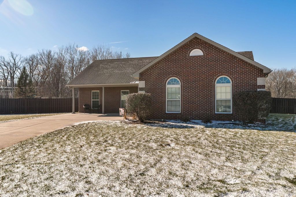 Photo of 1548 Keystone Court, Lafayette, IN 47909 (MLS # 202601640)
