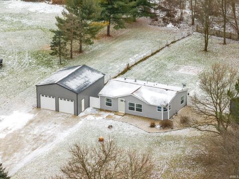 Photo of 2263 W 250 S, Warsaw, IN 46580 (MLS # 202549691)