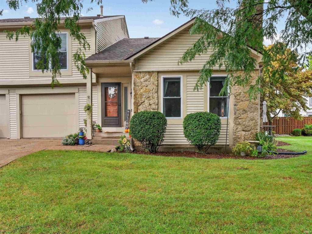 Photo of 6147 Crofton Drive, Fort Wayne, IN 46835 (MLS # 202638924)