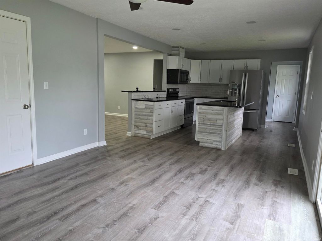 Photo of 4418 Kensington Drive, Logansport, IN 46947 (MLS # 202614017)