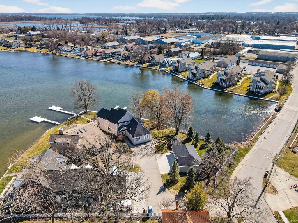 Photo of 102 N Front Street #3, Syracuse, IN 46567 (MLS # 202608046)