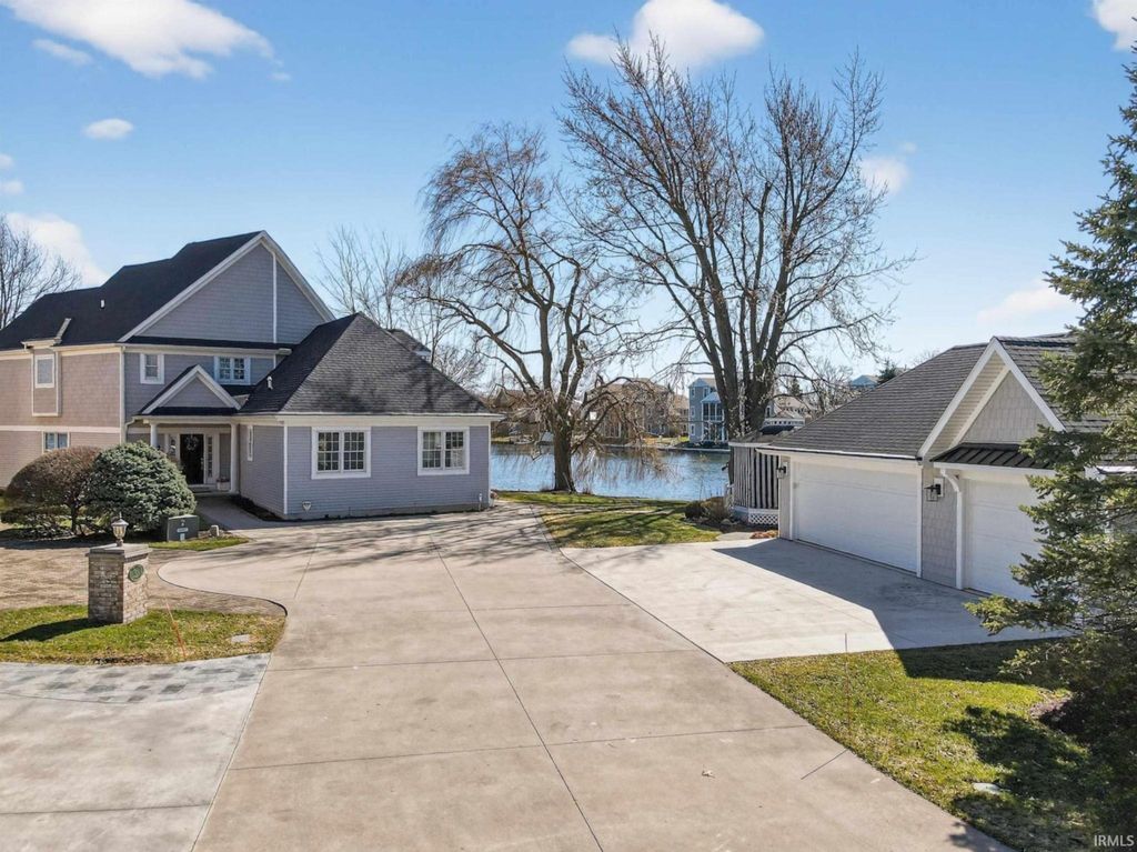 Photo of 102 N Front Street #3, Syracuse, IN 46567 (MLS # 202608046)