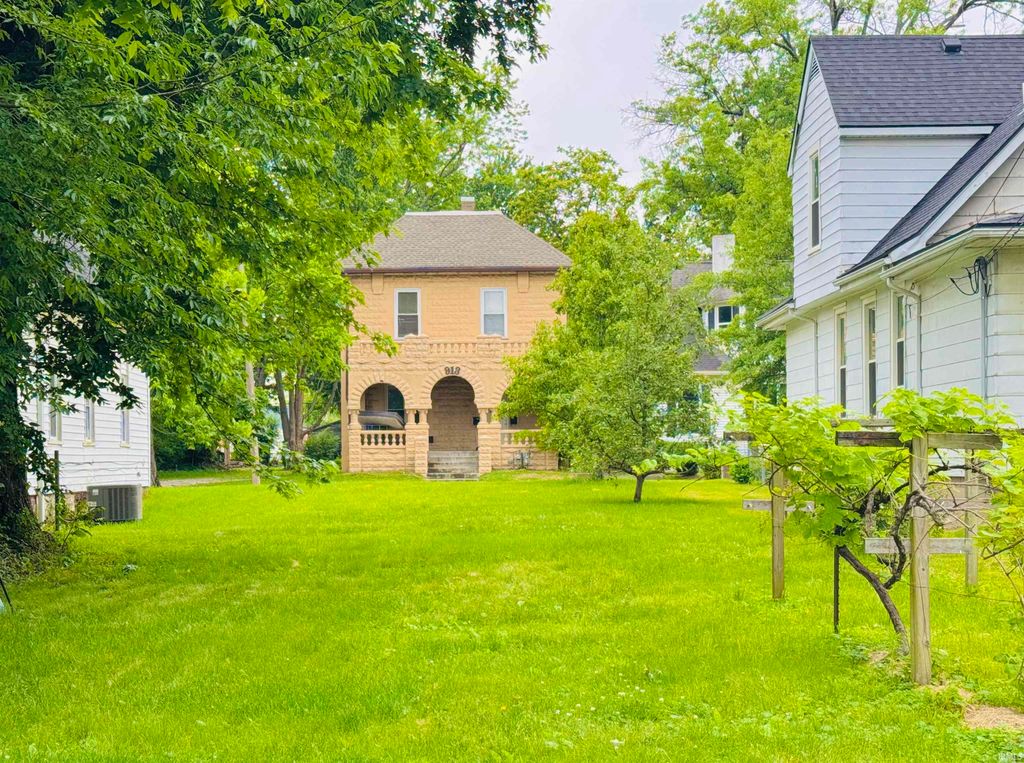 Photo of 1218 S Linwood Avenue, Evansville, IN 47713 (MLS # 202618722)