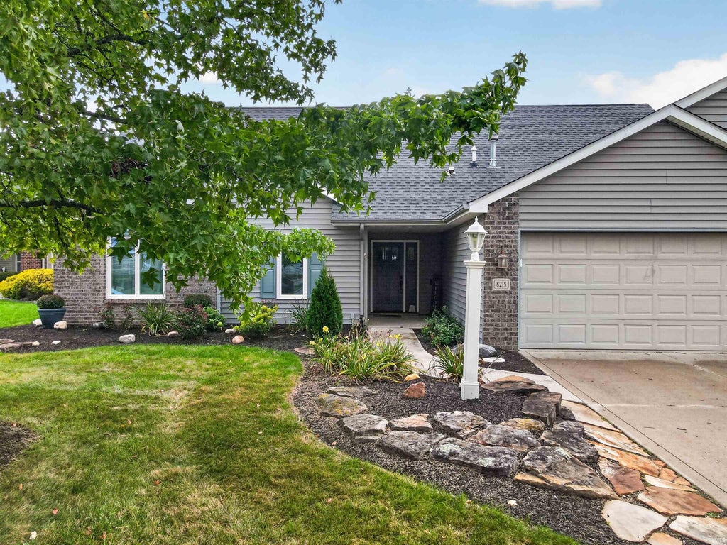 Photo of 8215 Grand Forest Court, Fort Wayne, IN 46815 (MLS # 202636916)