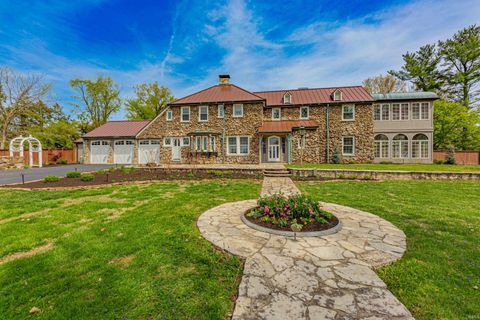 Photo of 5709 Spring Lake Drive, Evansville, IN 47710 (MLS # 202612673)