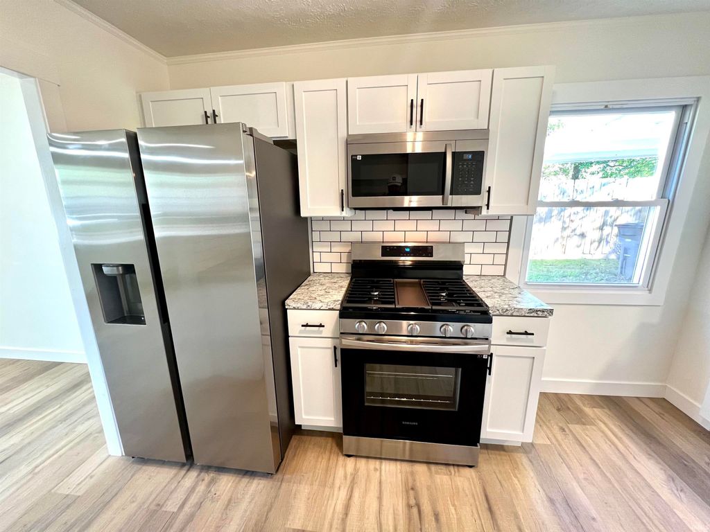 Photo of 2133 Waggoner Avenue, Evansville, IN 47714 (MLS # 202614129)