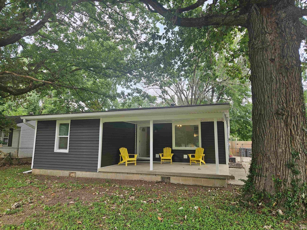 Photo of 2701 S Weinbach Avenue, Evansville, IN 47714 (MLS # 202632850)