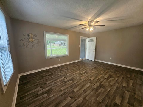 Tiny photo for 2701 S Weinbach Avenue, Evansville, IN 47714 (MLS # 202632850)