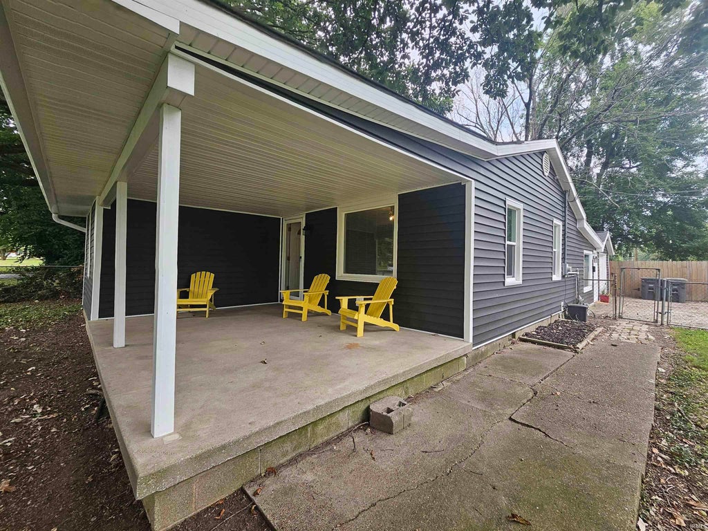 Photo of 2701 S Weinbach Avenue, Evansville, IN 47714 (MLS # 202632850)