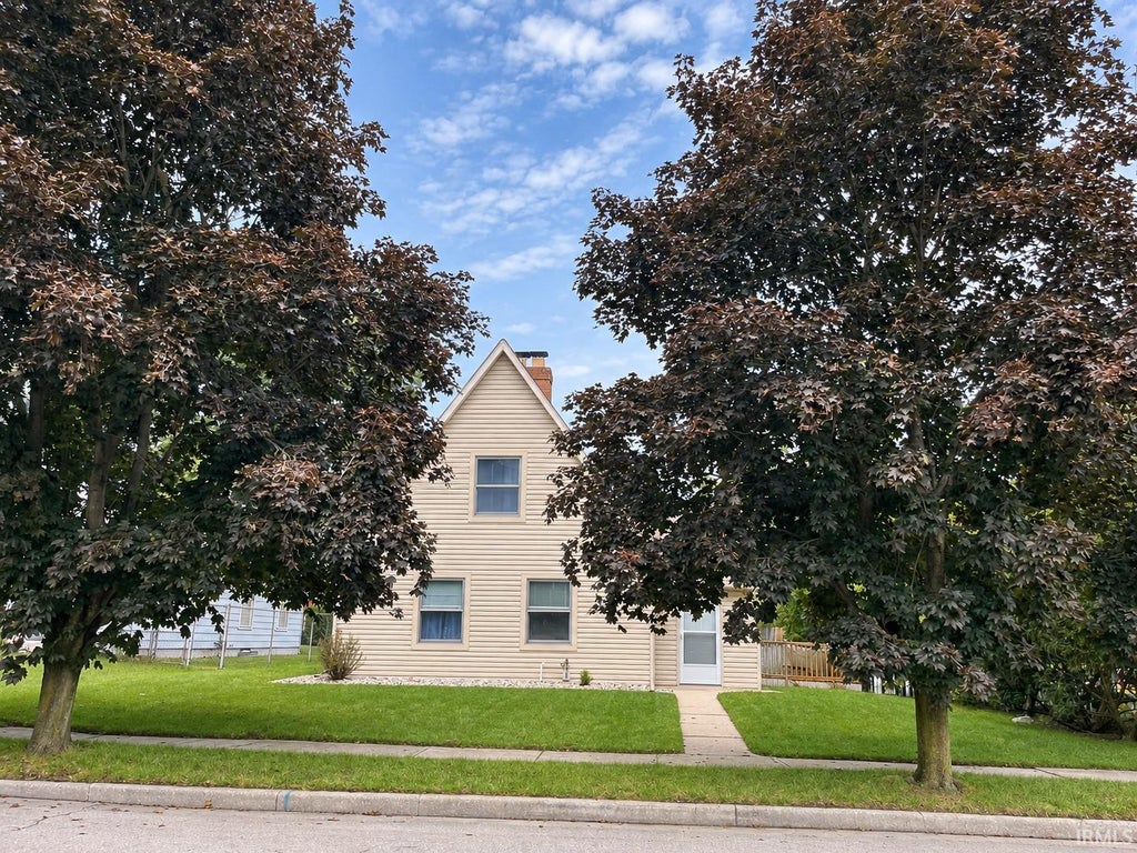 Photo of 510 E Lowell Avenue, Mishawaka, IN 46545 (MLS # 202639235)
