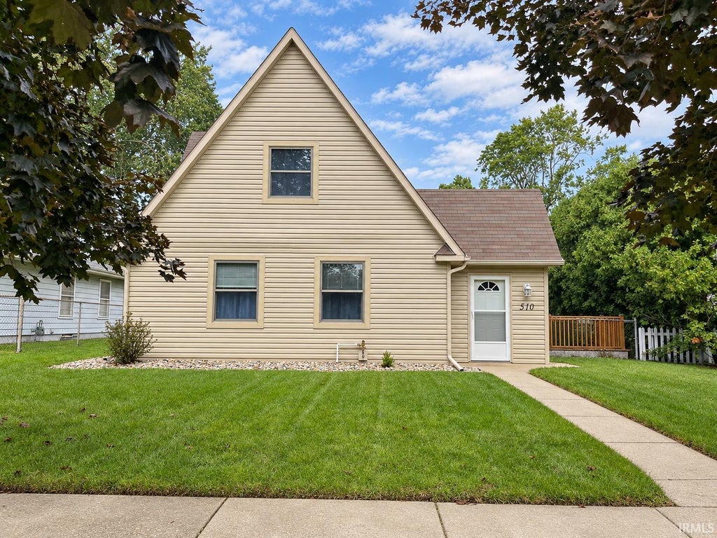 Photo of 510 E Lowell Avenue, Mishawaka, IN 46545 (MLS # 202639235)