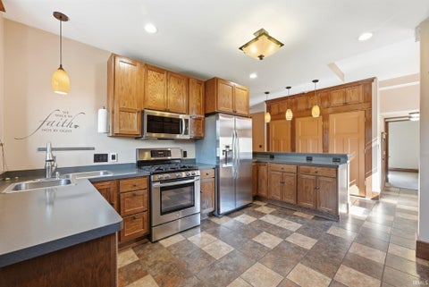 Tiny photo for 2406 S Hanna Street, Fort Wayne, IN 46803 (MLS # 202643334)