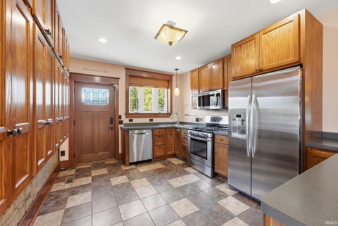 Tiny photo for 2406 S Hanna Street, Fort Wayne, IN 46803 (MLS # 202643334)