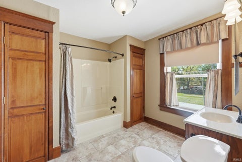 Tiny photo for 2406 S Hanna Street, Fort Wayne, IN 46803 (MLS # 202643334)