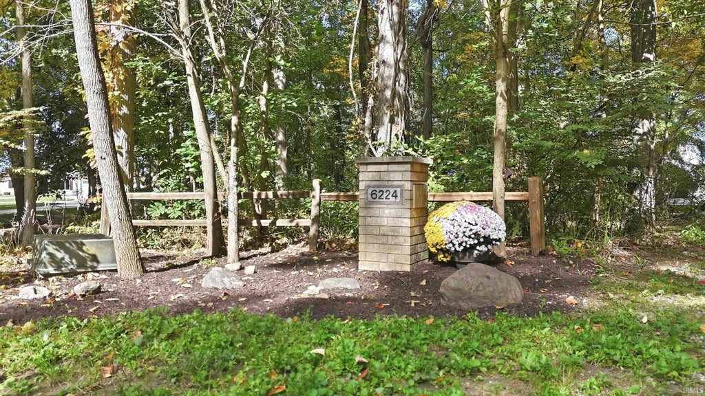 Photo of 6224 Hathaway Road, Fort Wayne, IN 46818 (MLS # 202642874)