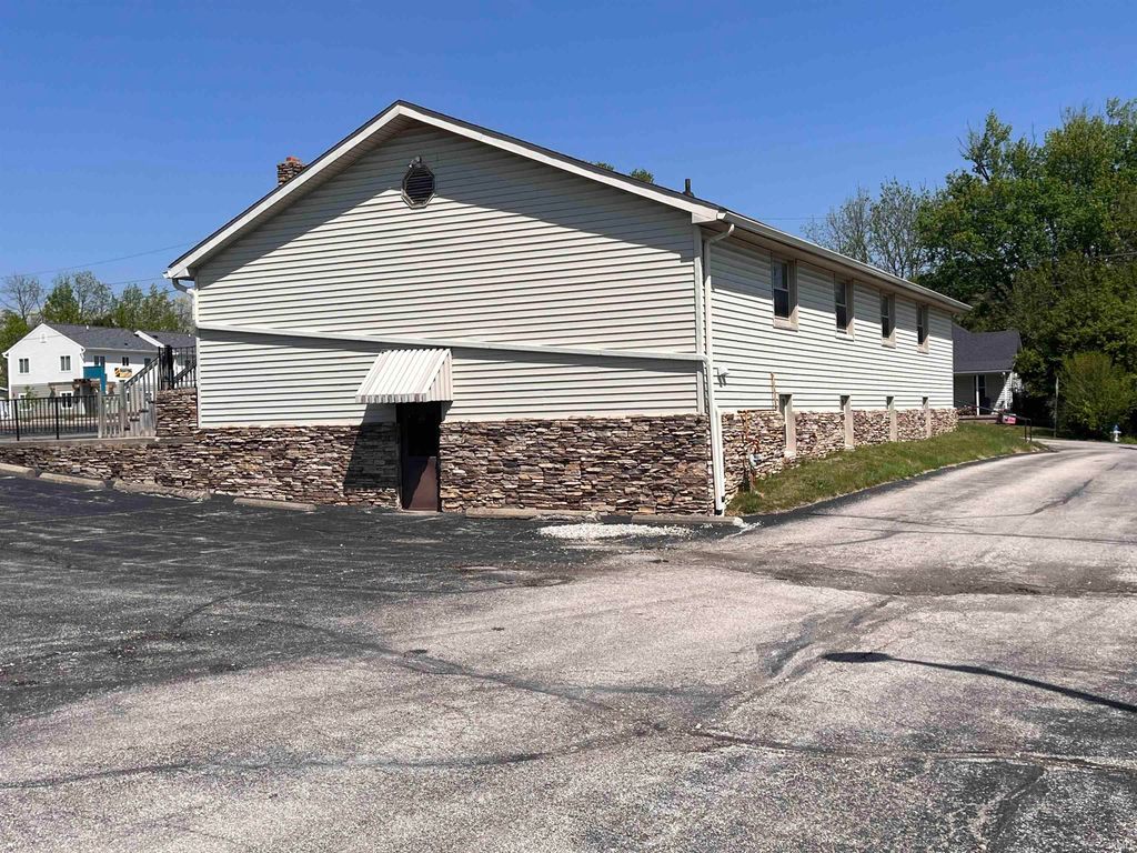 Photo of 1409 W Kirkwood Avenue, Bloomington, IN 47404 (MLS # 202617871)