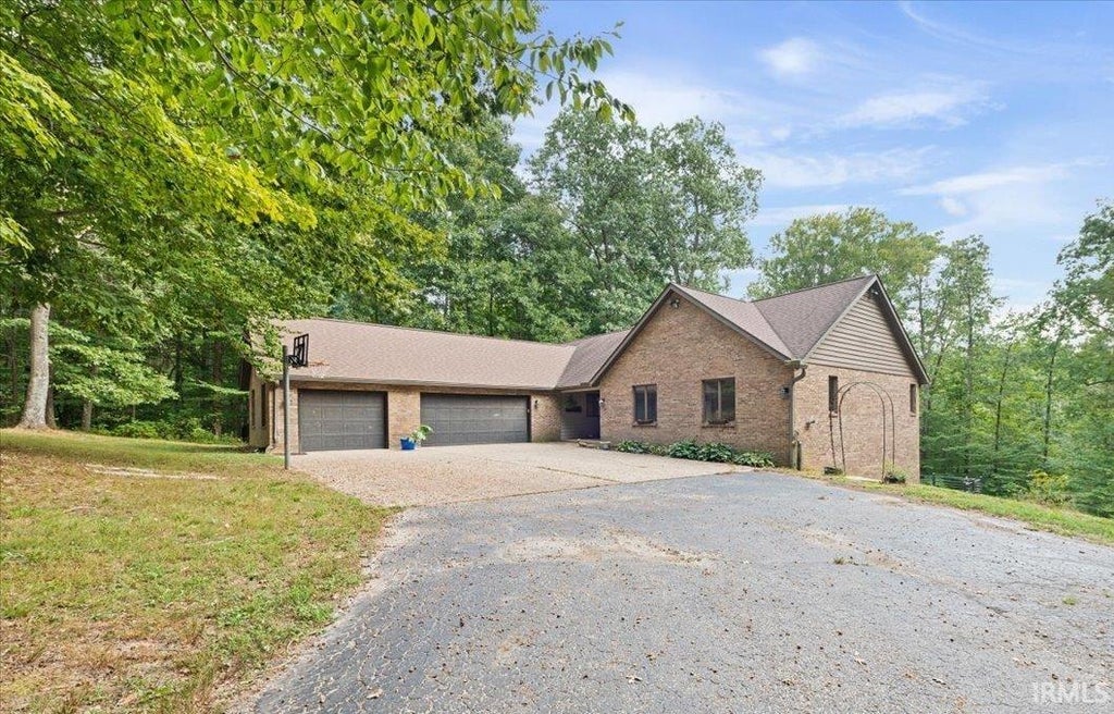 Photo of 6308 N Bent Pine Drive, Bloomington, IN 47408 (MLS # 202639361)