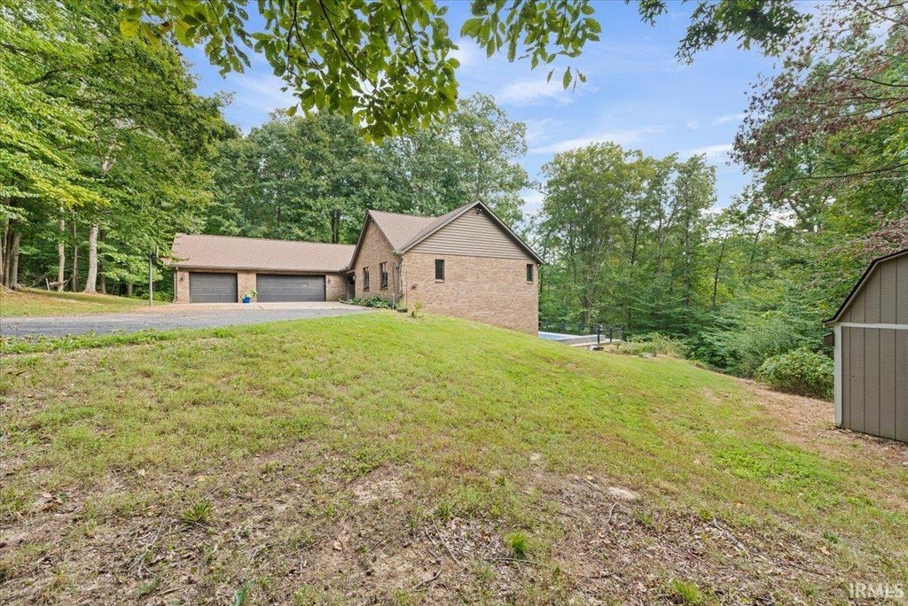 Photo of 6308 N Bent Pine Drive, Bloomington, IN 47408 (MLS # 202639361)