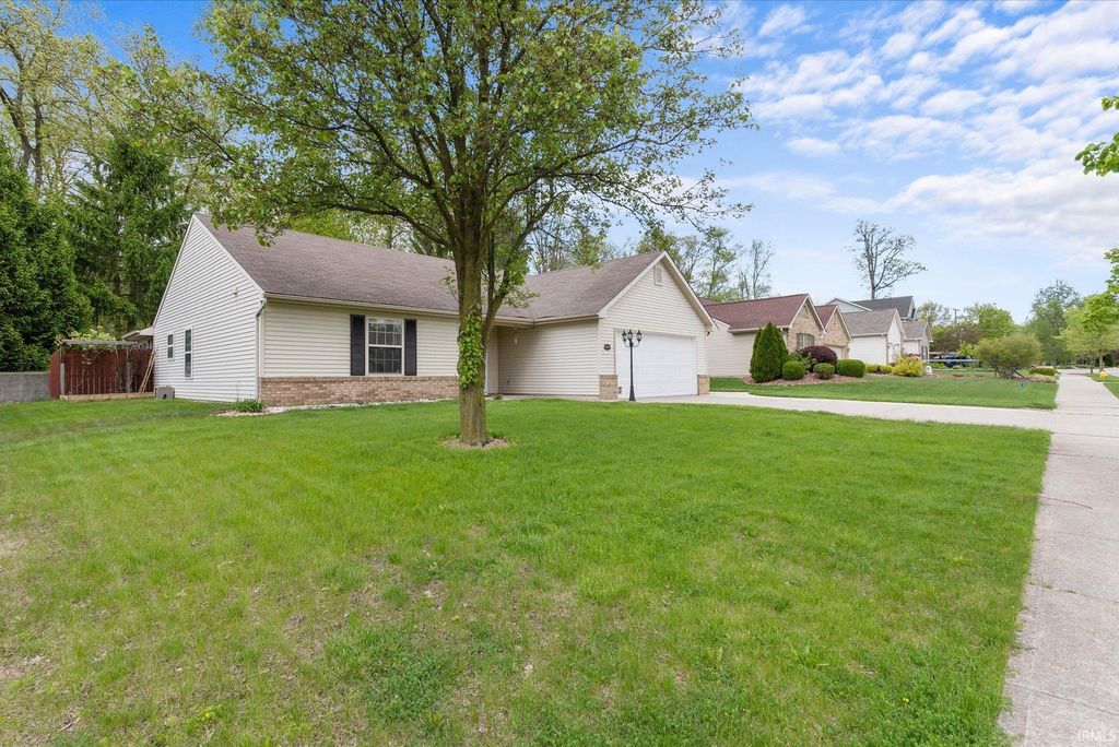 Photo of 8809 Eventer Trail, Fort Wayne, IN 46825 (MLS # 202615929)