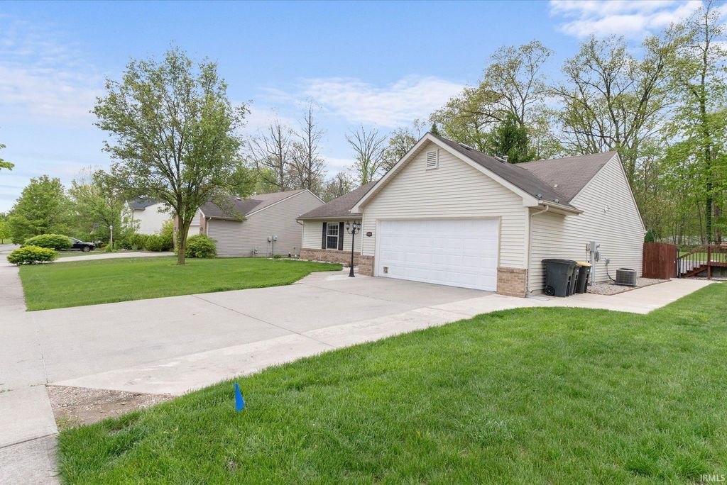 Photo of 8809 Eventer Trail, Fort Wayne, IN 46825 (MLS # 202615929)
