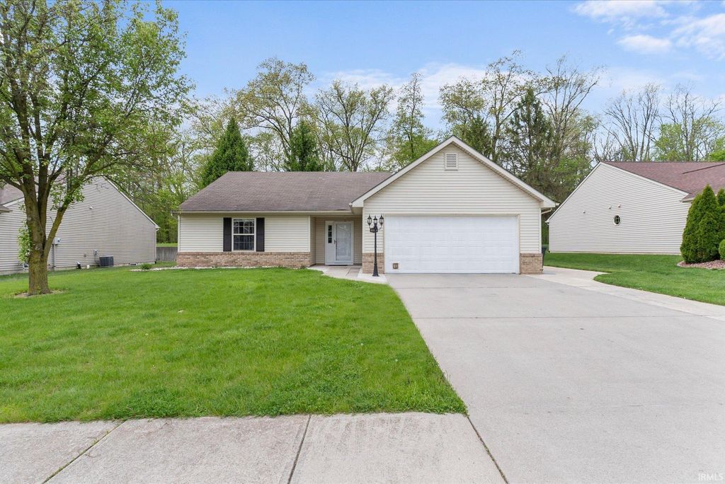Photo of 8809 Eventer Trail, Fort Wayne, IN 46825 (MLS # 202615929)