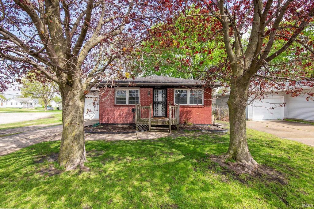 Photo of 1212 Union Street, Mishawaka, IN 46544 (MLS # 202615221)