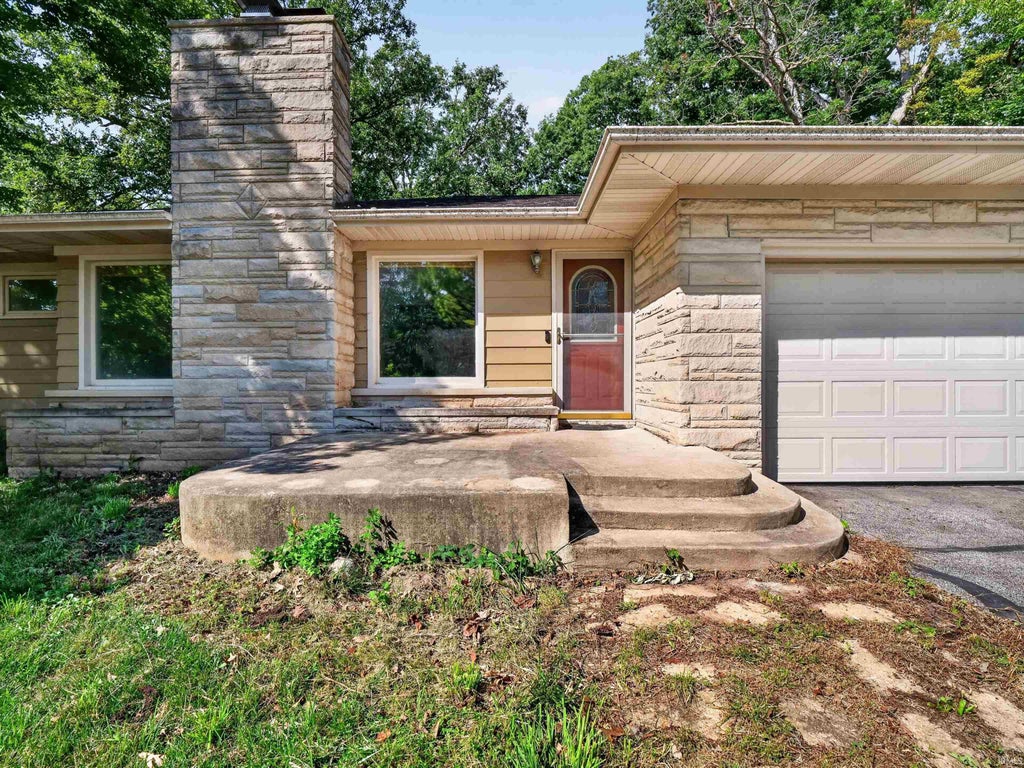 Photo of 3416 Sun Valley Drive, Fort Wayne, IN 46804 (MLS # 202638422)