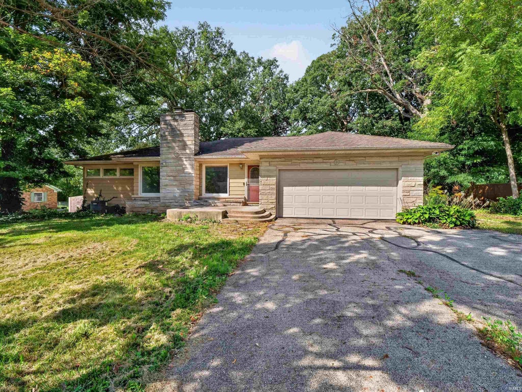 Photo of 3416 Sun Valley Drive, Fort Wayne, IN 46804 (MLS # 202638422)