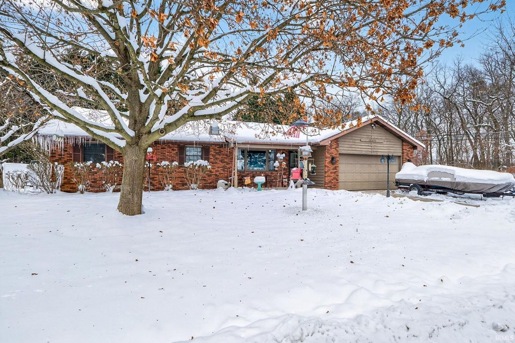 Photo of 10021 Lanter Court, Osceola, IN 46561 (MLS # 202548306)