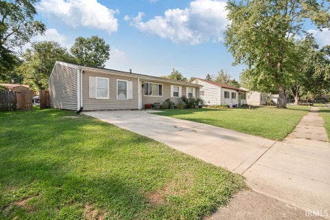 Tiny photo for 513 BRIAR Court, Kokomo, IN 46901 (MLS # 202636351)
