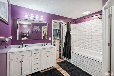 Tiny photo for 513 BRIAR Court, Kokomo, IN 46901 (MLS # 202636351)