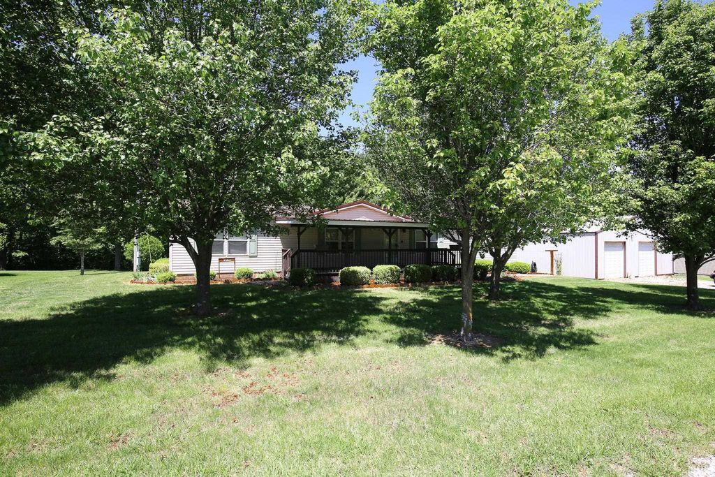 Photo of 6858 S Greentuck Drive, Owensburg, IN 47453 (MLS # 202620082)