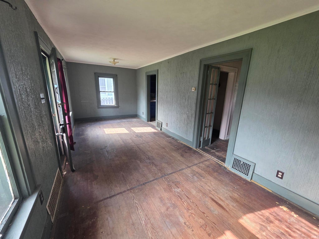 Photo of 1113 S 31St Street, South Bend, IN 46615 (MLS # 202638281)