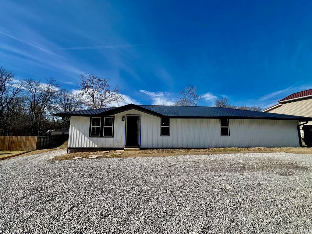 Photo of 5233 State Route 261 Highway, Newburgh, IN 47630 (MLS # 202604197)