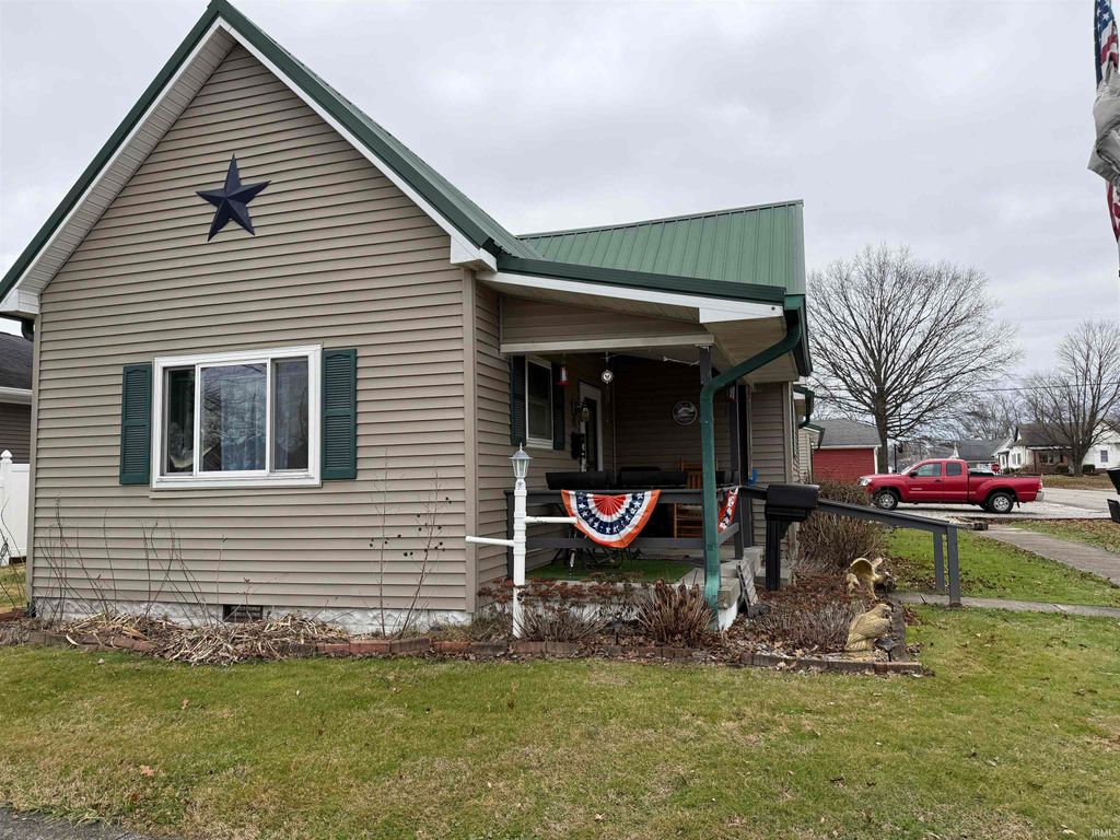 Photo of 580 NE 1st Street, Linton, IN 47441 (MLS # 202600937)