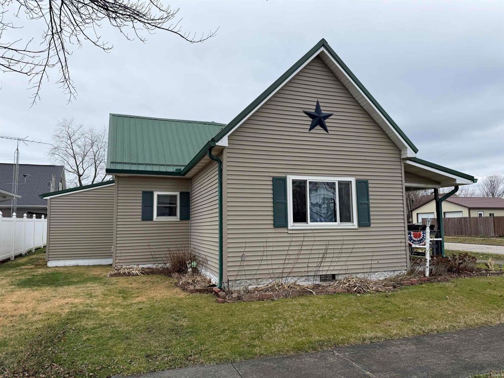 Photo of 580 NE 1st Street, Linton, IN 47441 (MLS # 202600937)