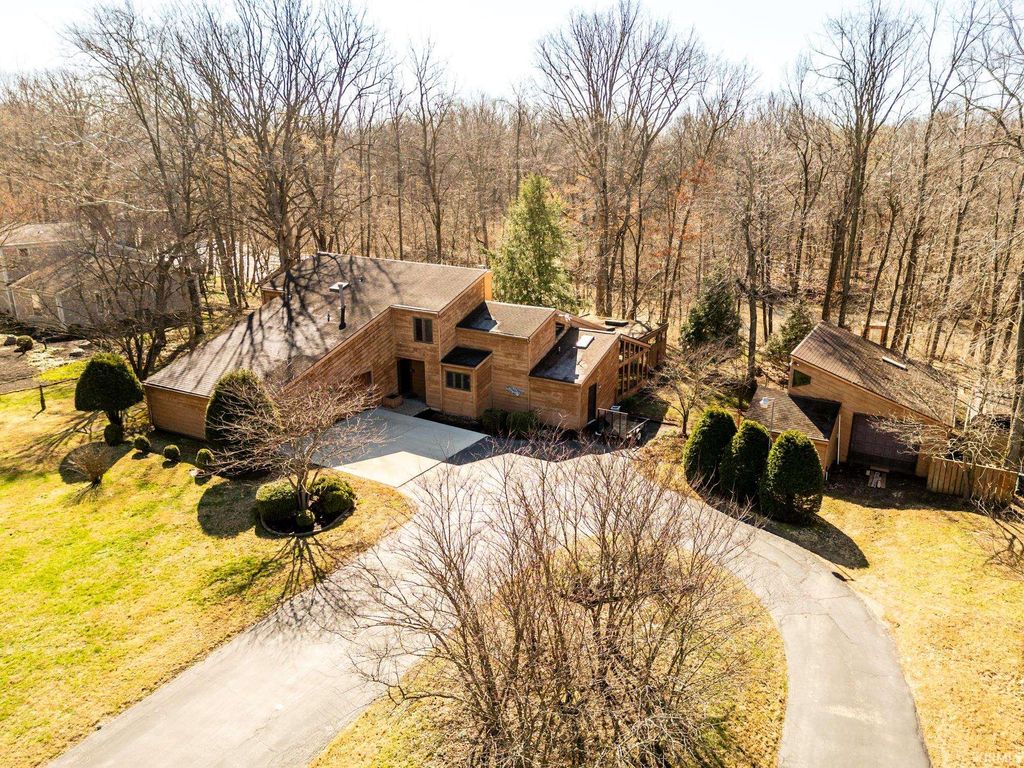 Photo of 5509 W River Road, Muncie, IN 47304 (MLS # 202608793)