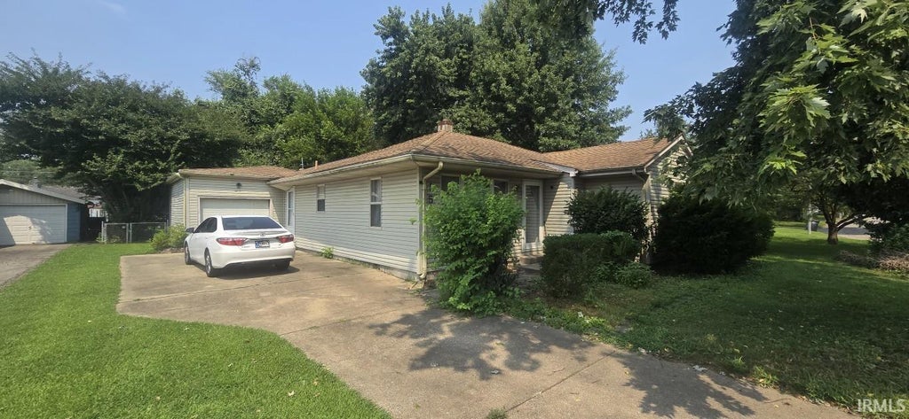 Photo of 1515 Macarthur Drive, Evansville, IN 47714 (MLS # 202630942)