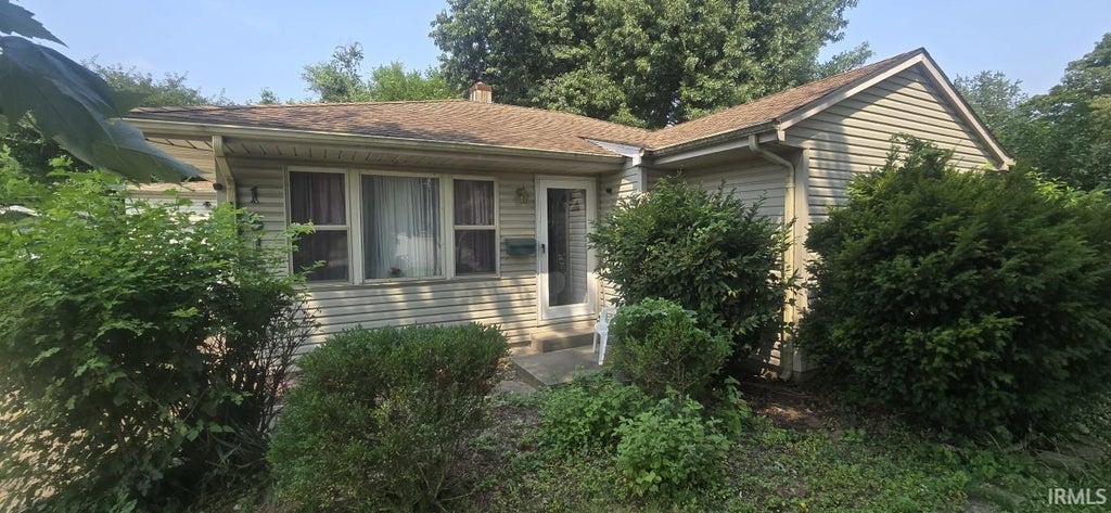 Photo of 1515 Macarthur Drive, Evansville, IN 47714 (MLS # 202630942)